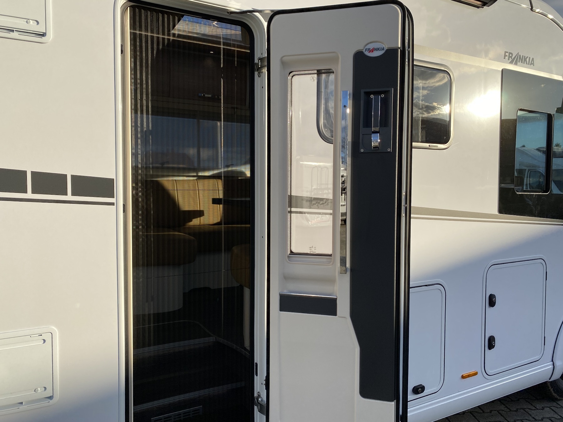 Bild 5 - I 640 F-Line 4,5t Dachklima* Luftfahrwerk* Alde*