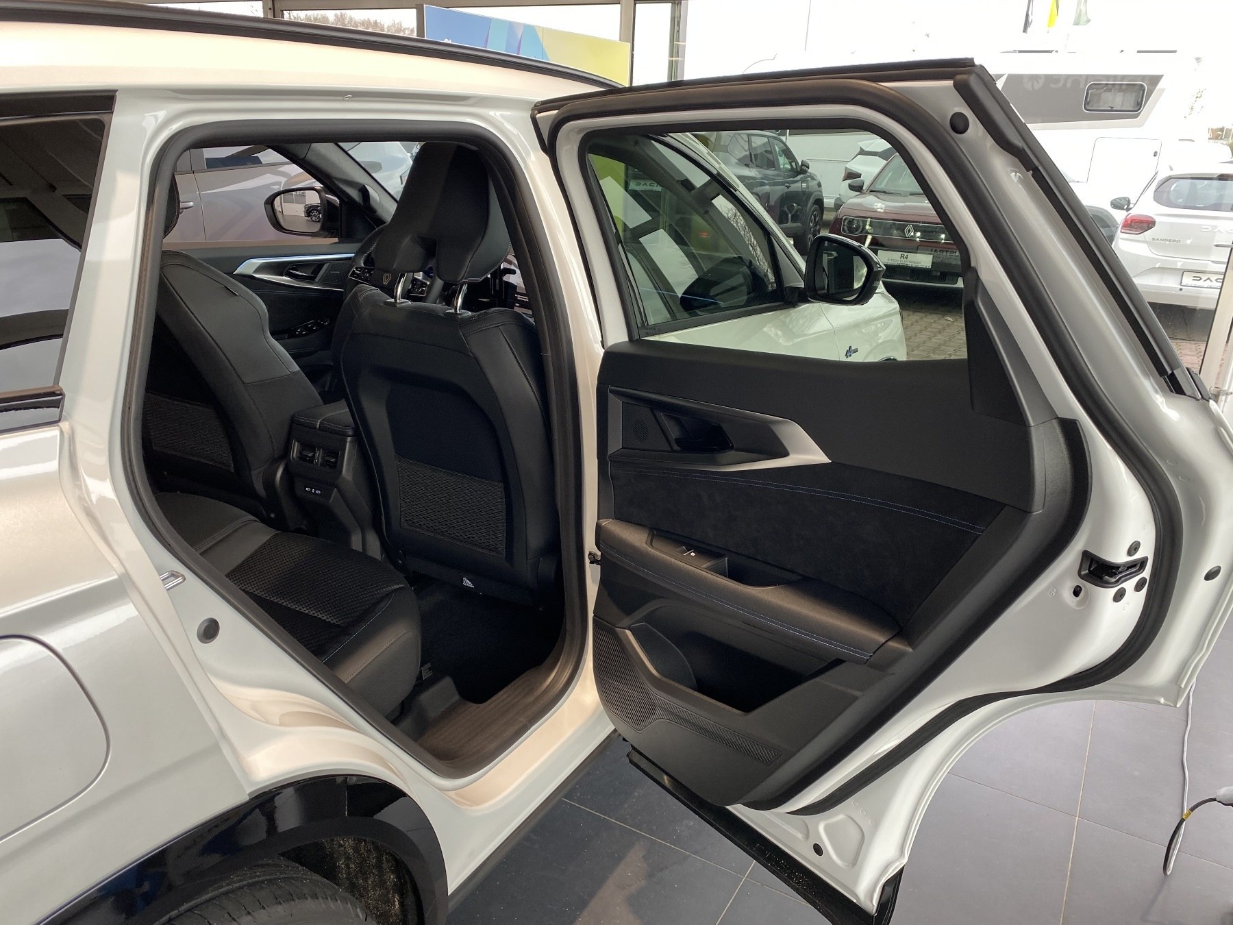 Bild 10 - Austral Esprit Alpine Full Hybrid E-Tech 200