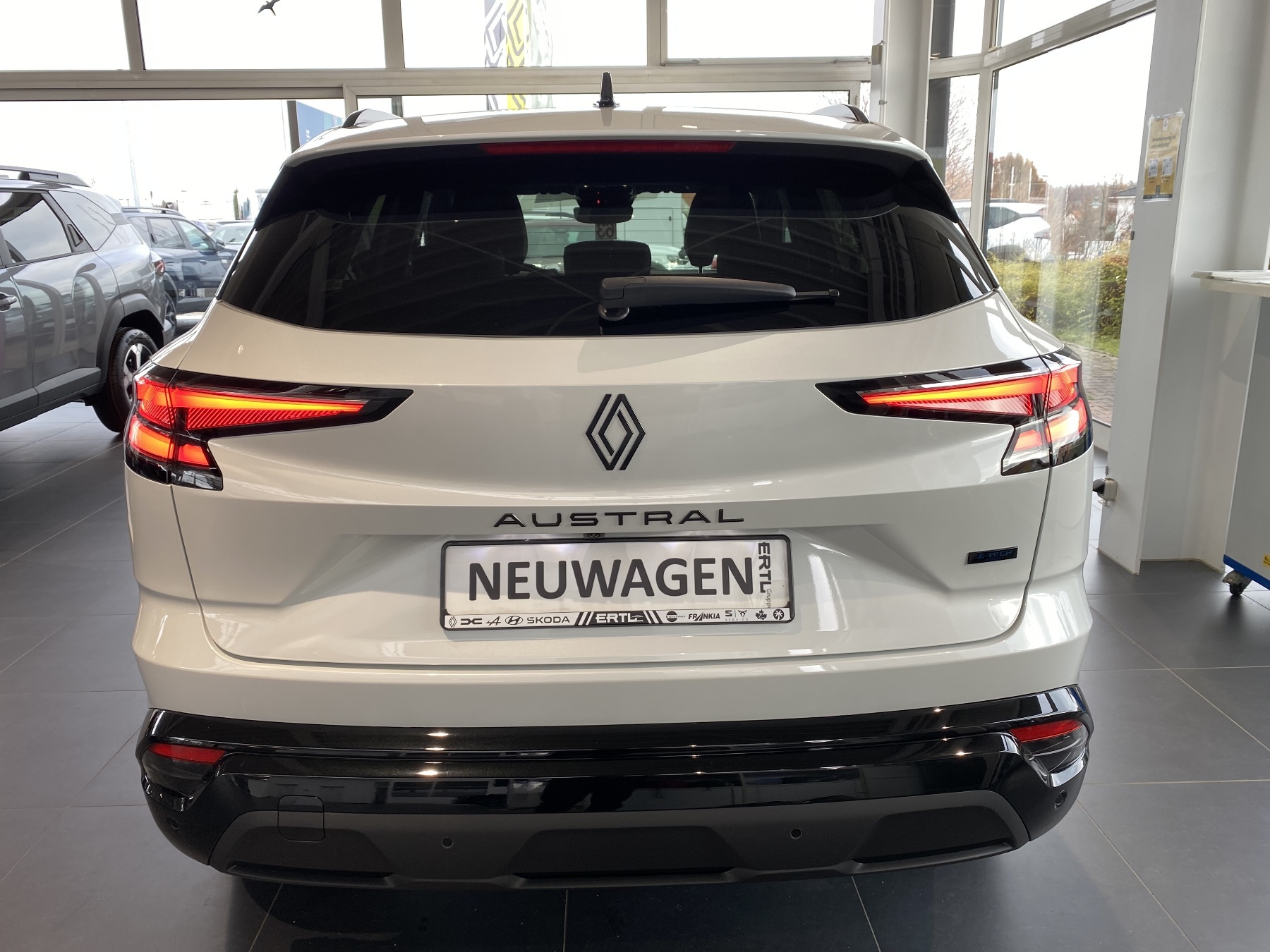 Bild 18 - Austral Esprit Alpine Full Hybrid E-Tech 200