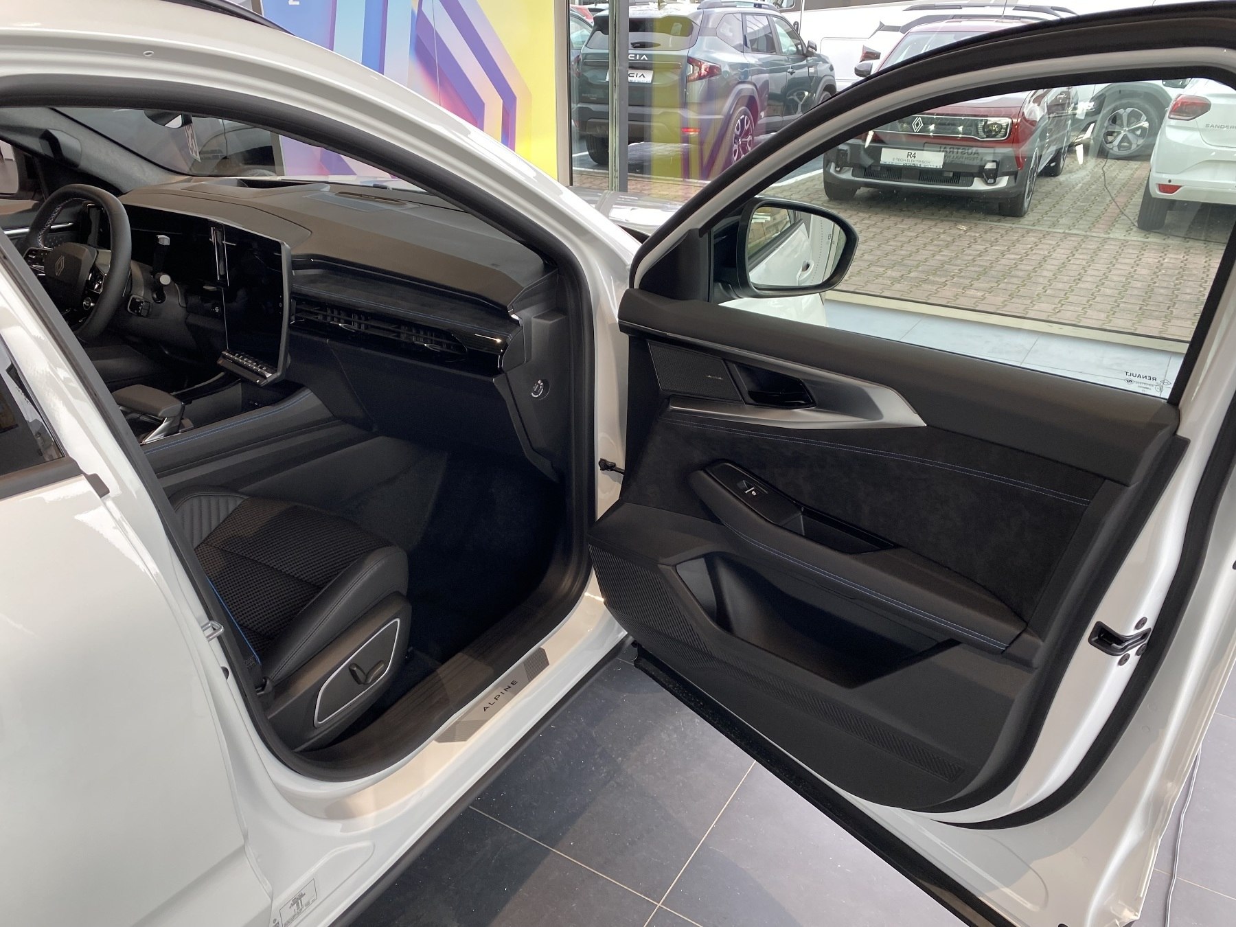 Bild 4 - Austral Esprit Alpine Full Hybrid E-Tech 200