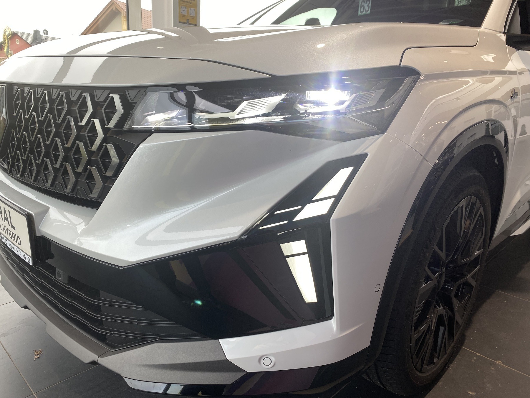 Bild 46 - Austral Esprit Alpine Full Hybrid E-Tech 200