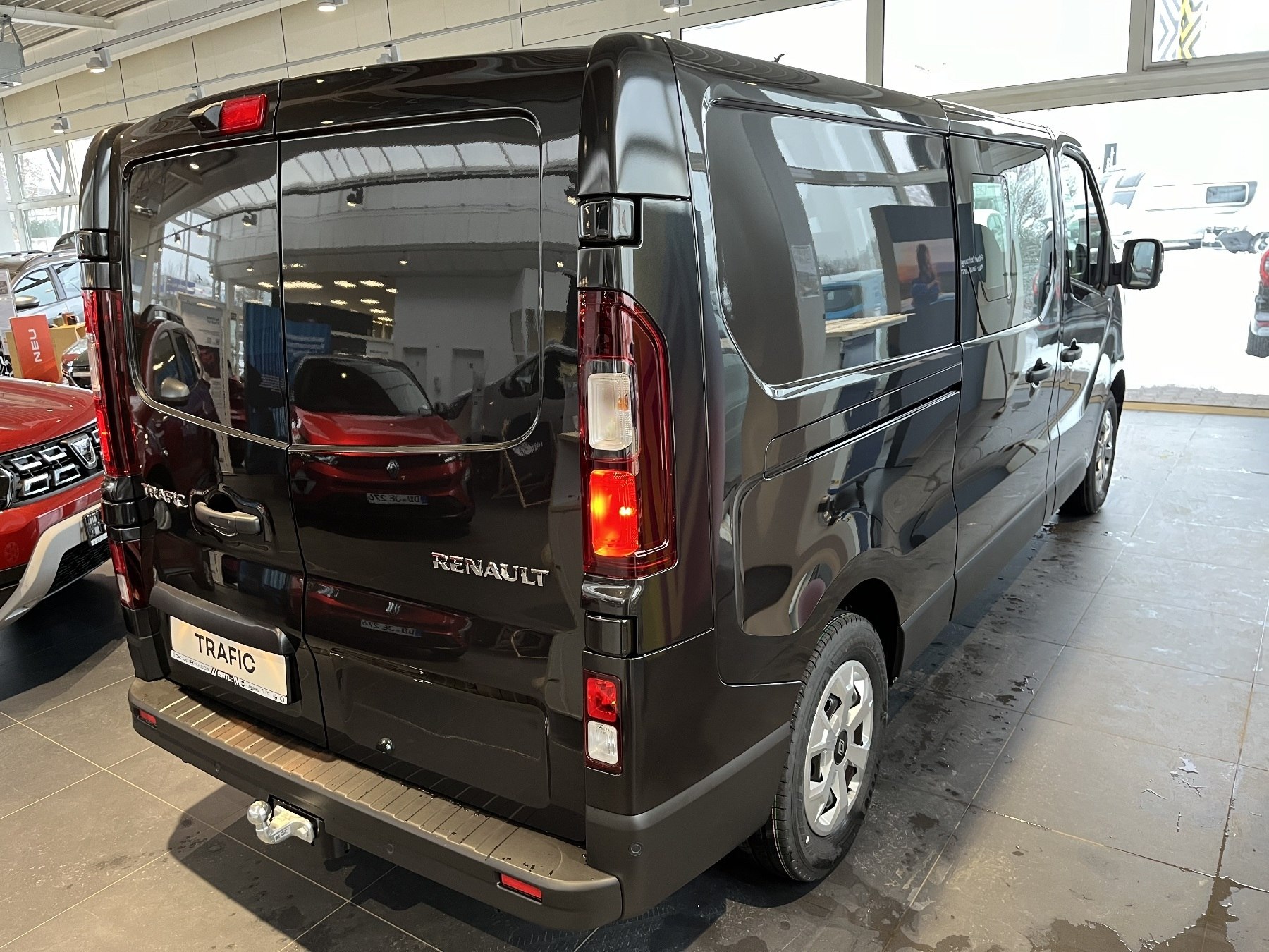 Bild 3 - Trafic Lkw DoKa Komfort L2H1 3,0tdCi 170 Aut.