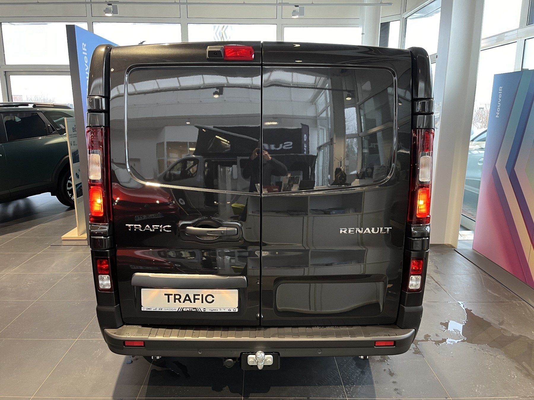 Bild 4 - Trafic Lkw DoKa Komfort L2H1 3,0tdCi 170 Aut.