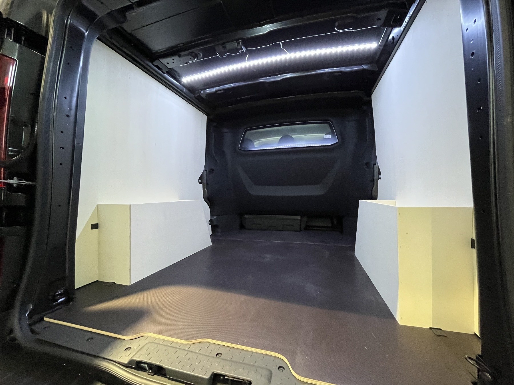 Bild 8 - Trafic Lkw DoKa Komfort L2H1 3,0tdCi 170 Aut.