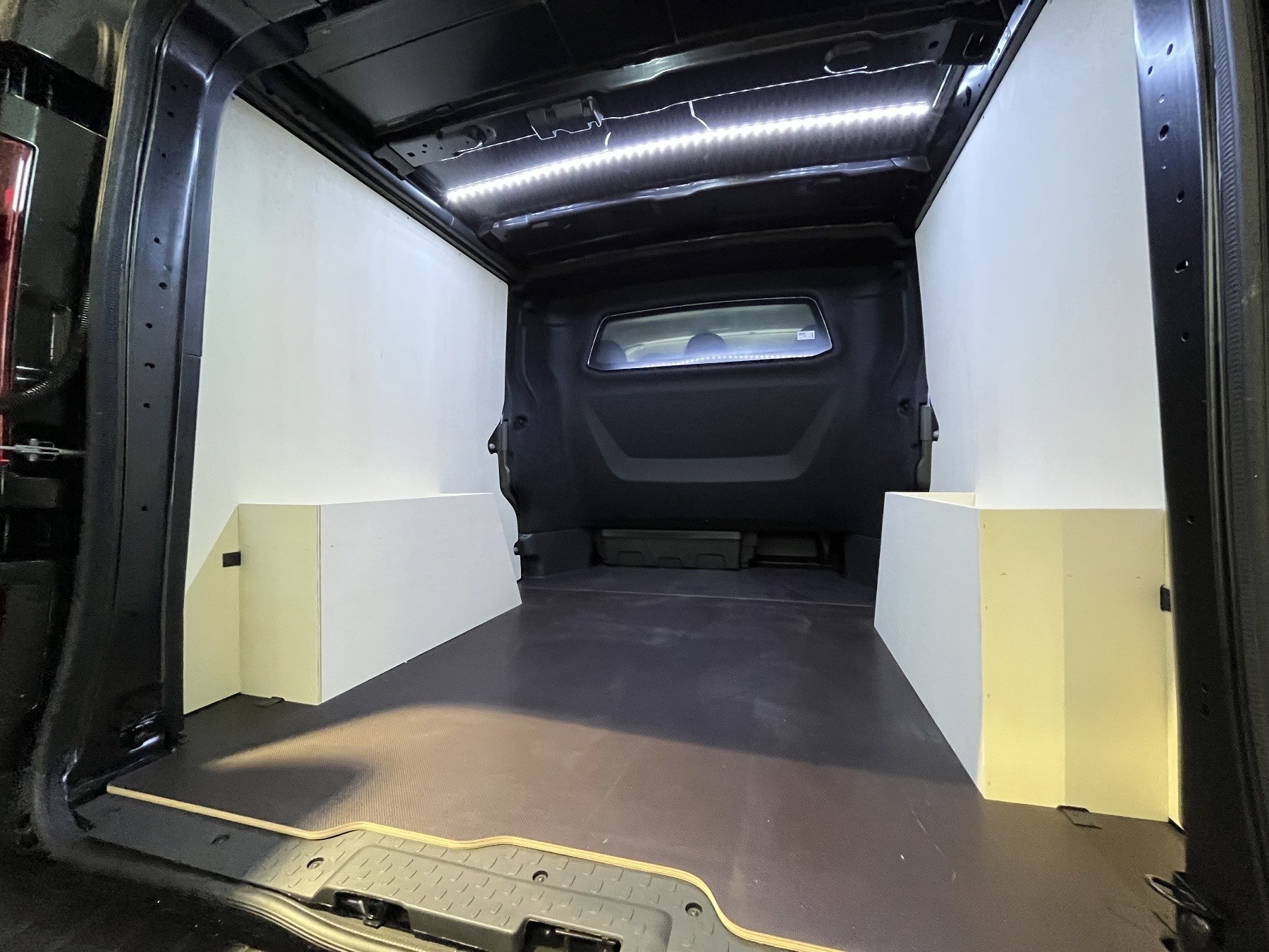 Bild 9 - Trafic Lkw DoKa Komfort L2H1 3,0tdCi 170 Aut.
