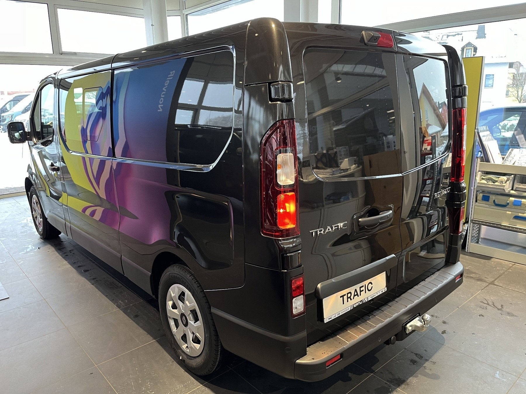 Bild 10 - Trafic Lkw DoKa Komfort L2H1 3,0tdCi 170 Aut.
