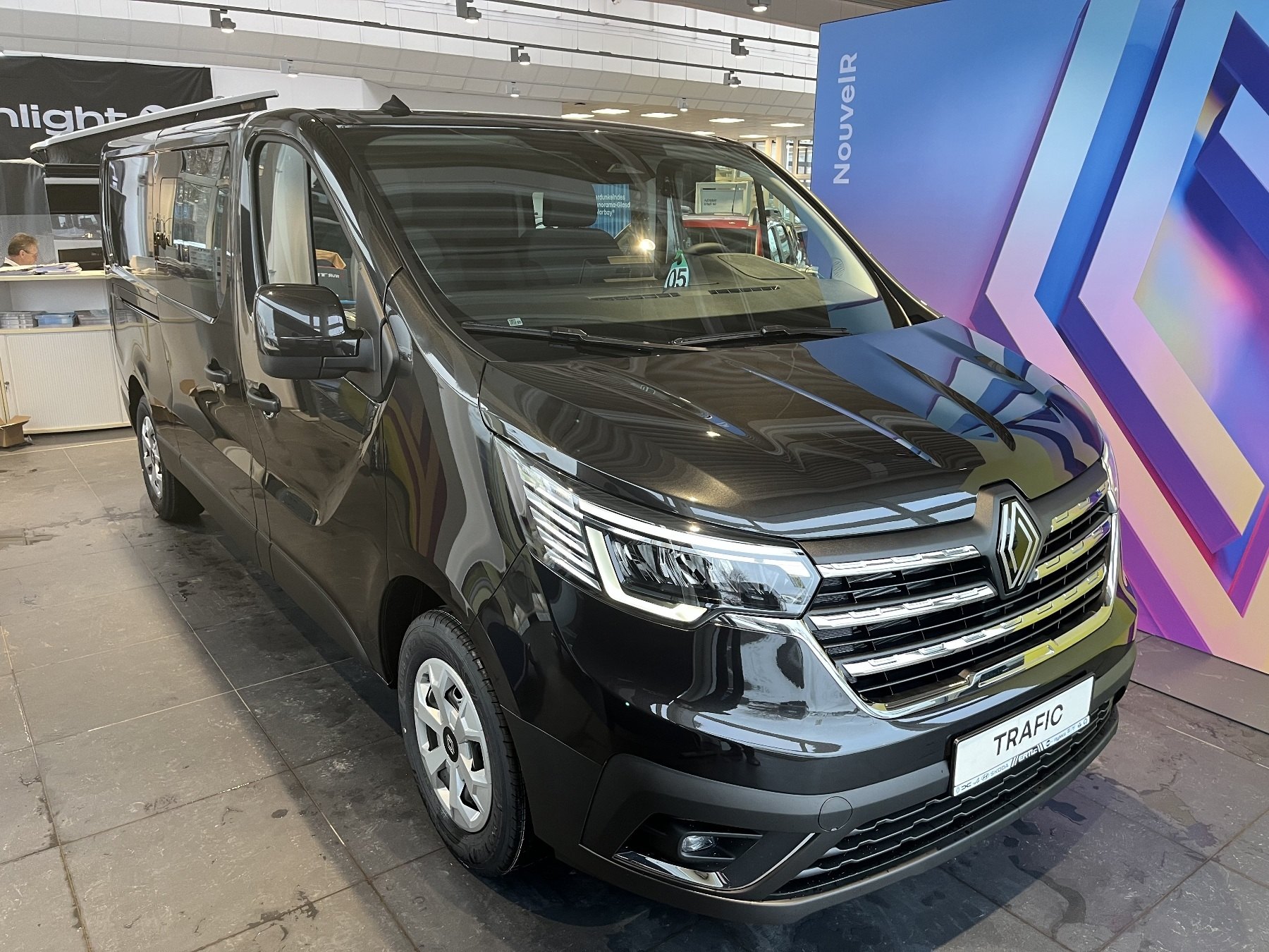 Bild 23 - Trafic Lkw DoKa Komfort L2H1 3,0tdCi 170 Aut.