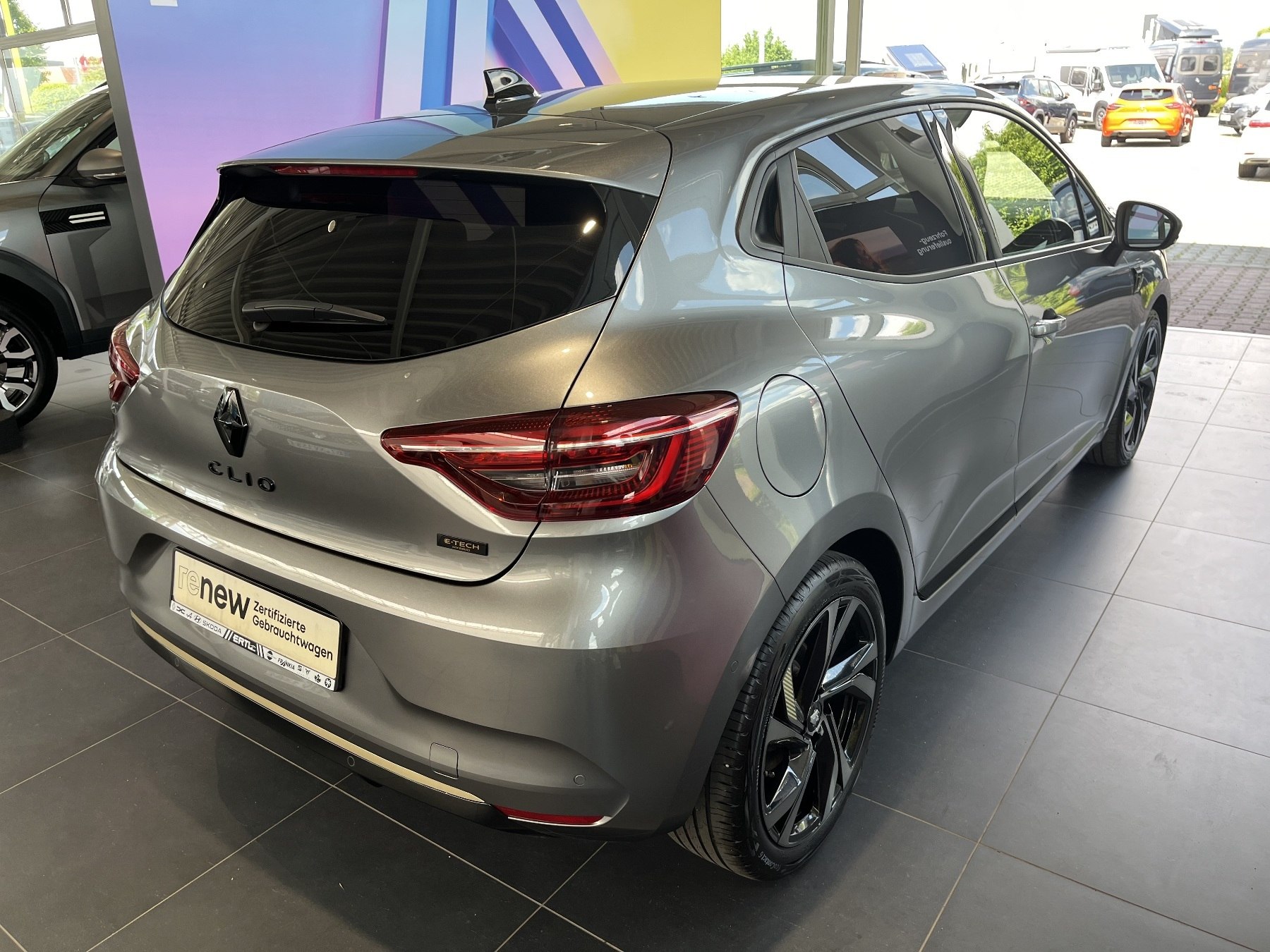 Bild 12 - Clio Sondermodell E-TECH Engineered