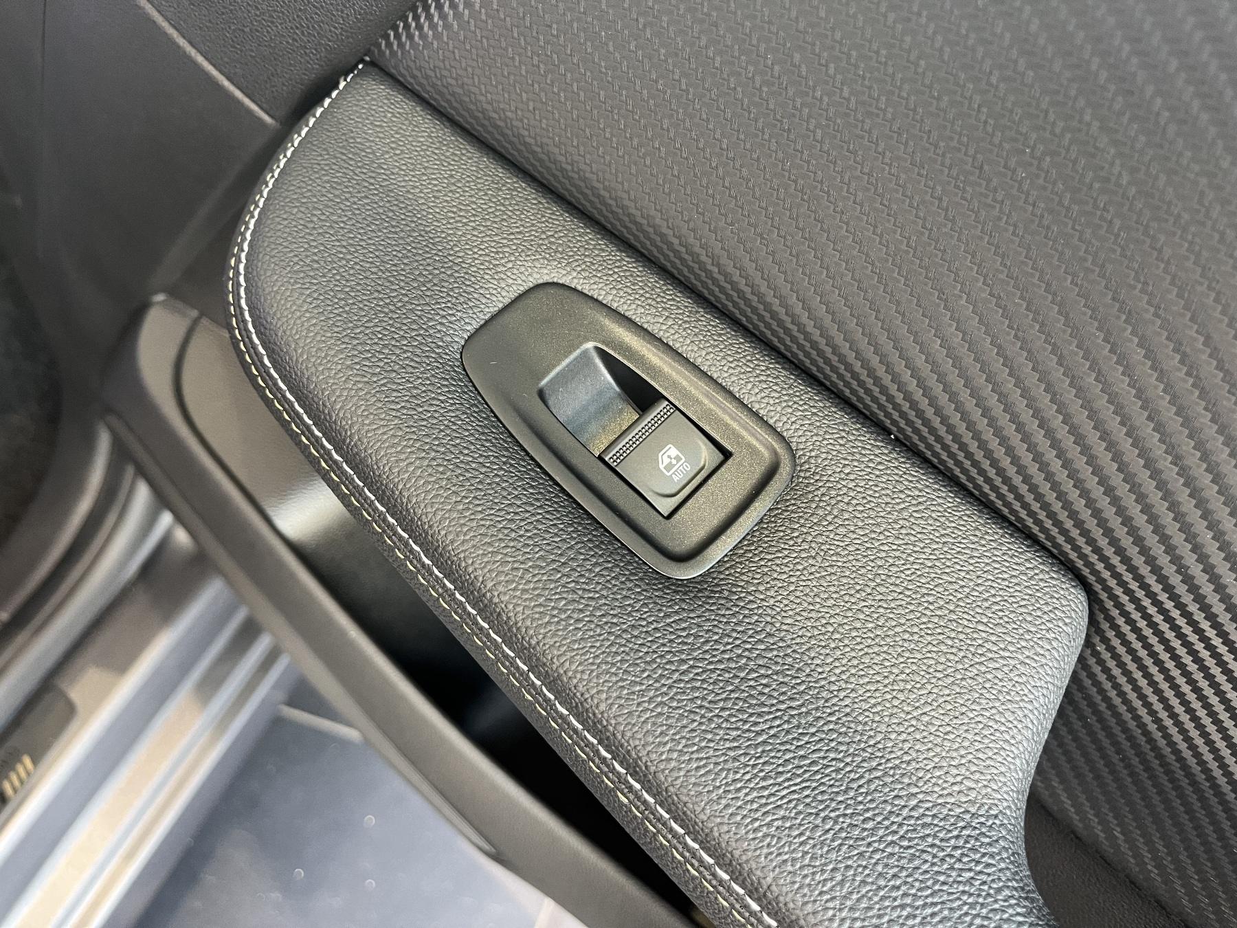 Bild 8 - Clio Sondermodell E-TECH Engineered