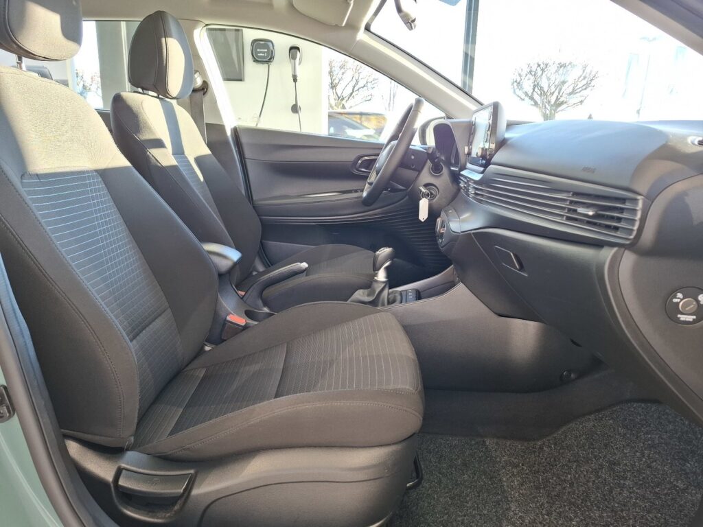 HYUNDAI i20 Exposé-Bild 13
