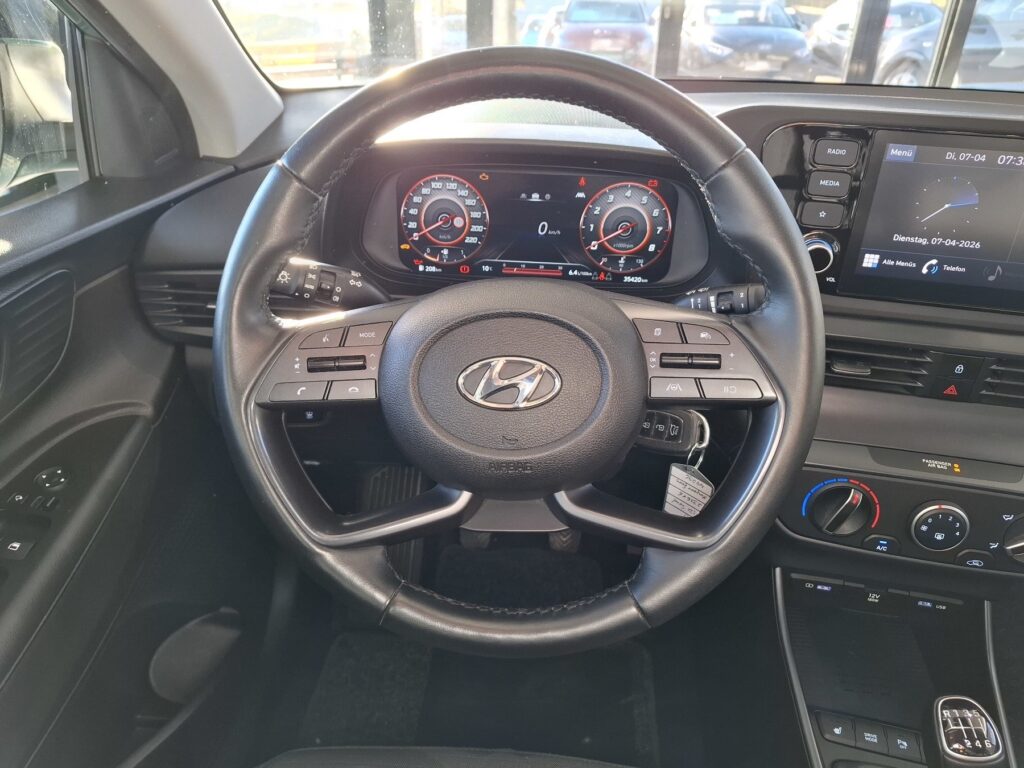 HYUNDAI i20 Exposé-Bild 18