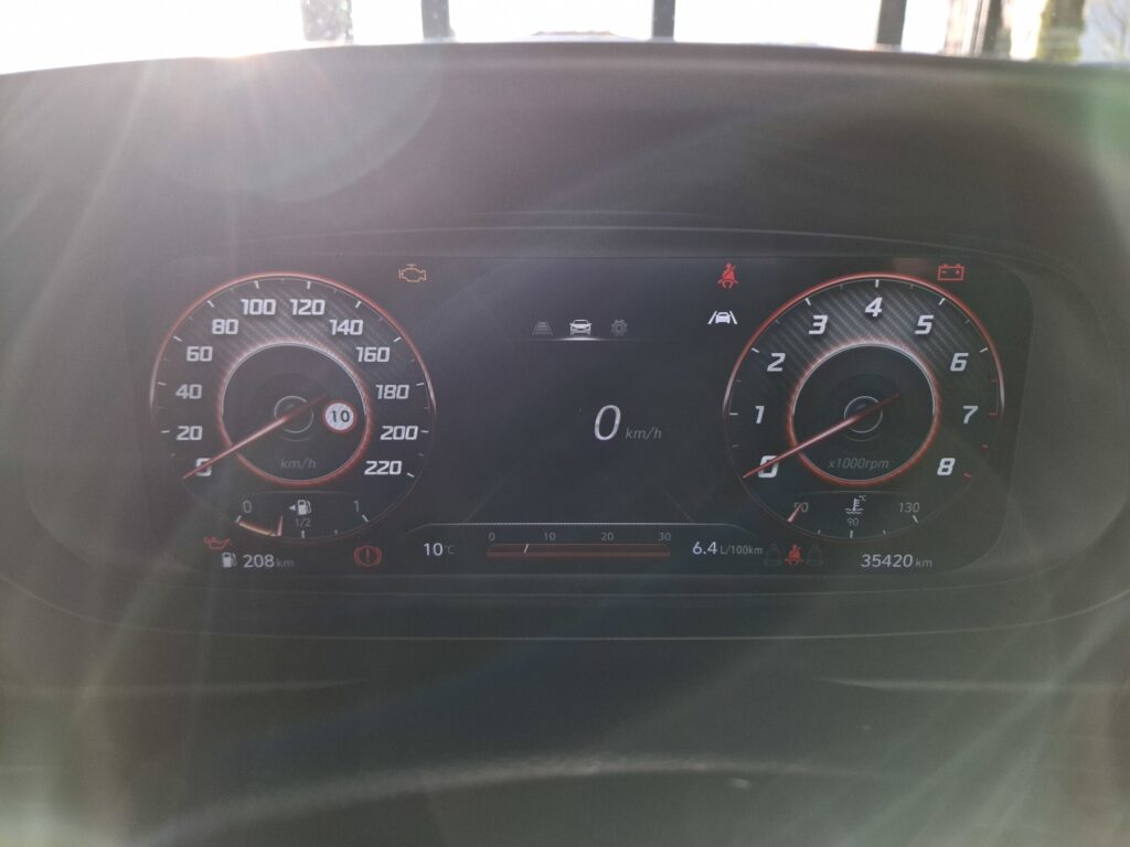 HYUNDAI i20 Exposé-Bild 21