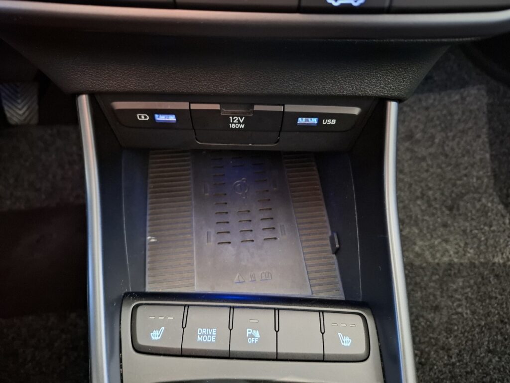 HYUNDAI i20 Exposé-Bild 24