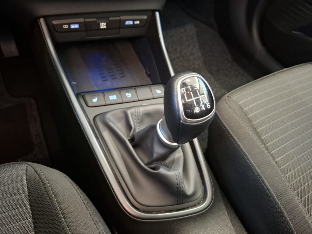 HYUNDAI i20 Exposé-Bild 25