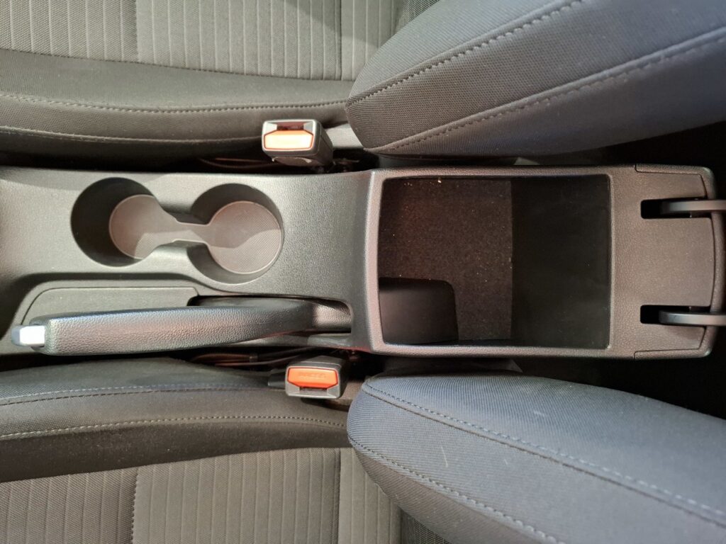 HYUNDAI i20 Exposé-Bild 26