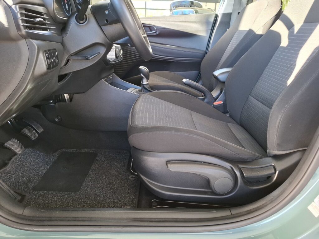 HYUNDAI i20 Exposé-Bild 30