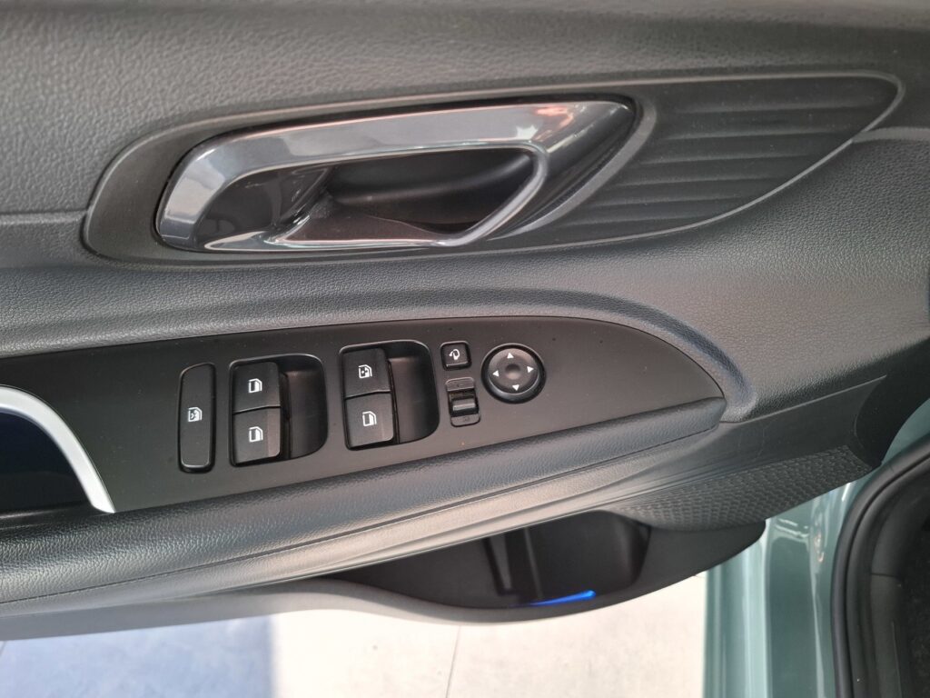 HYUNDAI i20 Exposé-Bild 32