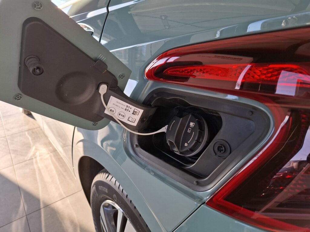 HYUNDAI i20 Exposé-Bild 36