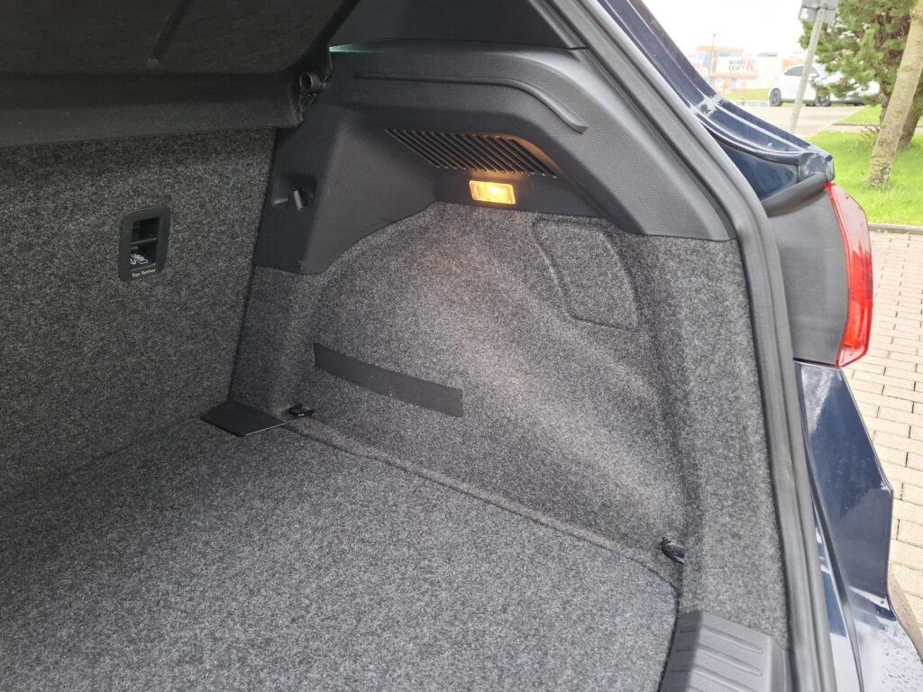 SEAT Arona Exposé-Bild 13