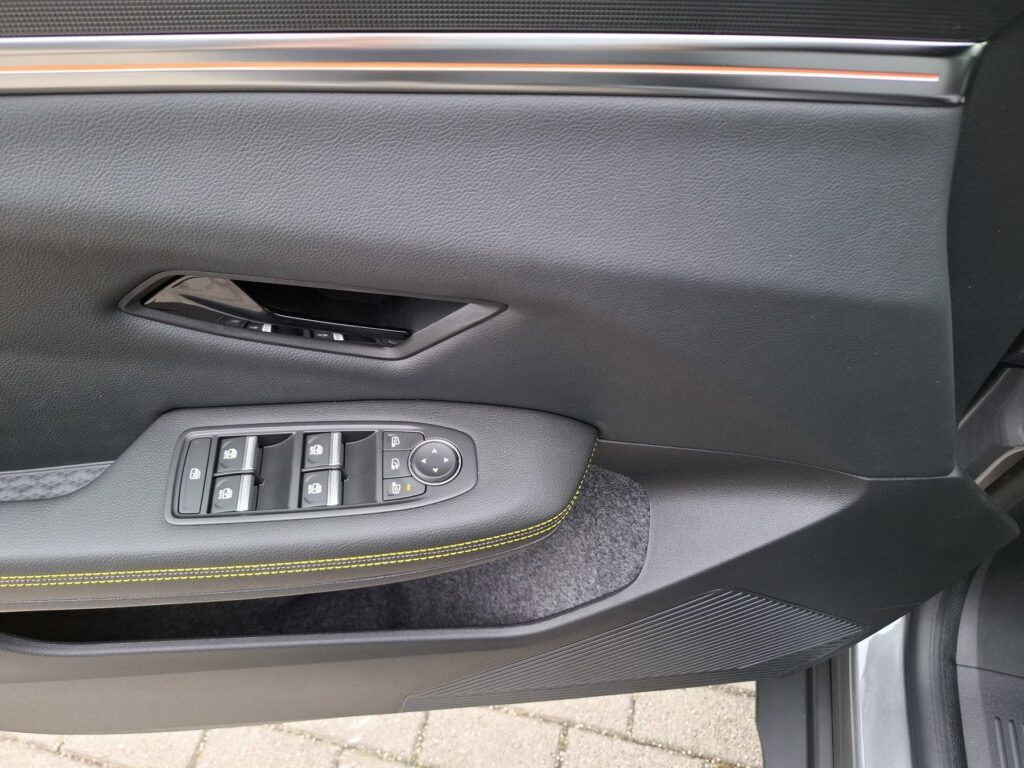 Renault Scenic E-TECH Exposé-Bild 36