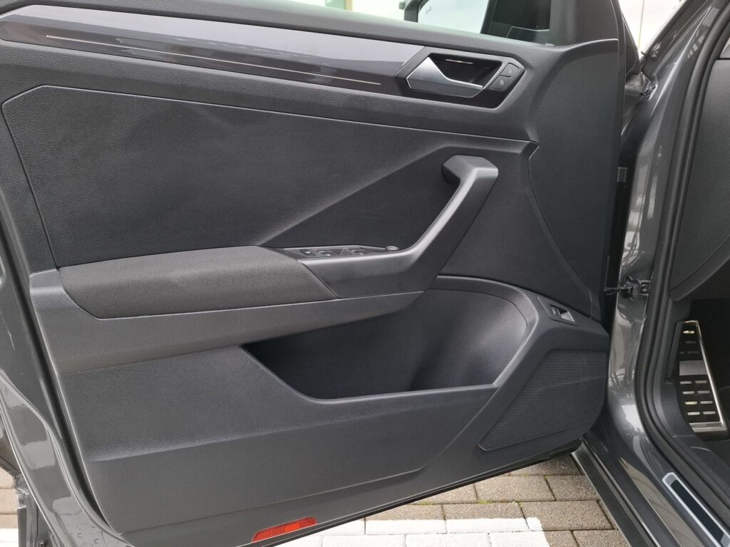 VW T-Roc Exposé-Bild 31