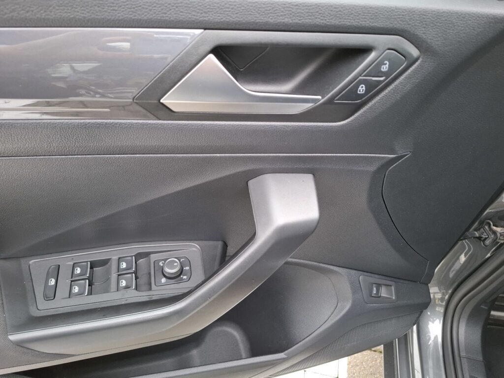 VW T-Roc Exposé-Bild 32