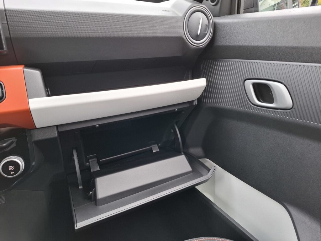 Dacia Spring Exposé-Bild 22