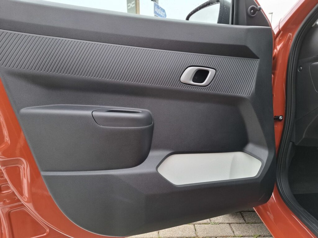 Dacia Spring Exposé-Bild 26