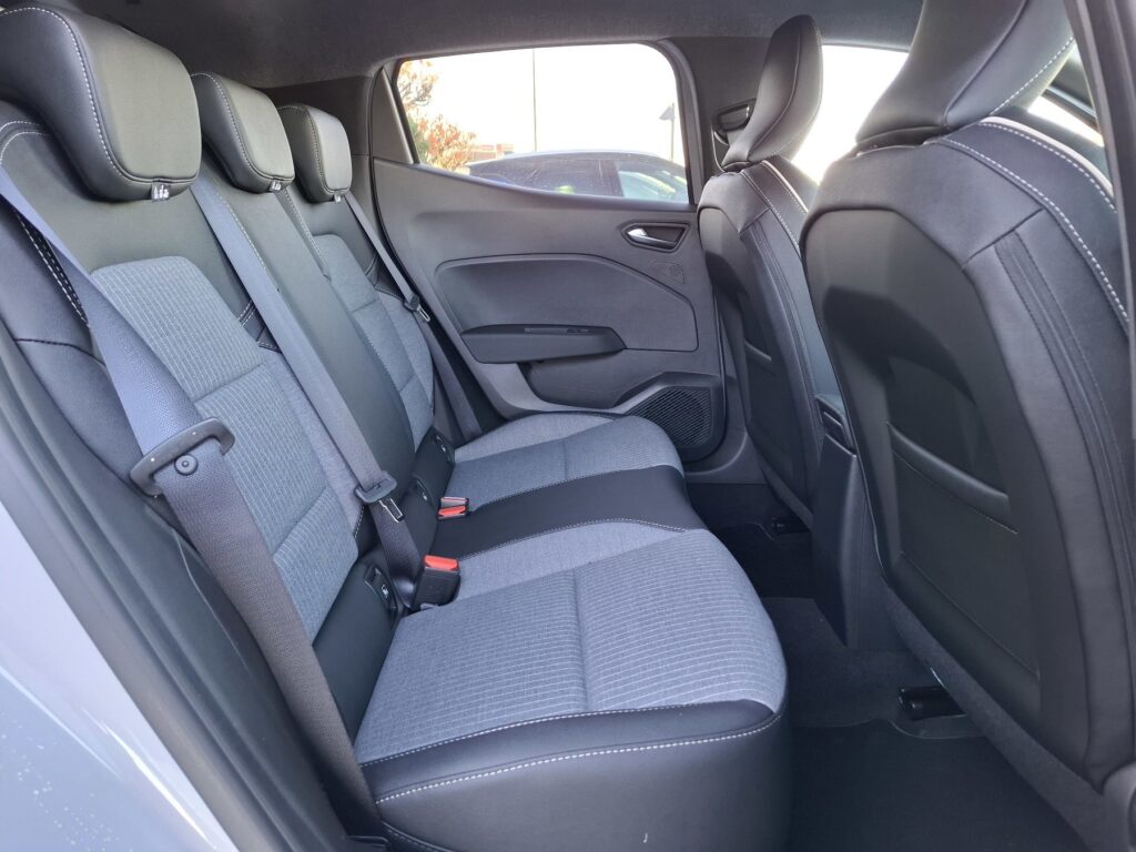 Renault Clio Exposé-Bild 13