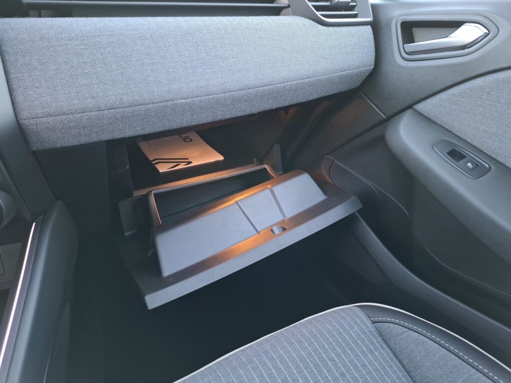 Renault Clio Exposé-Bild 24