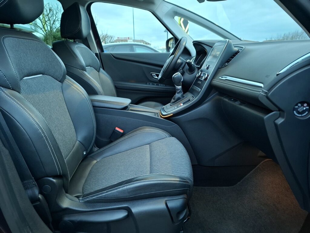 Renault Scenic Exposé-Bild 14