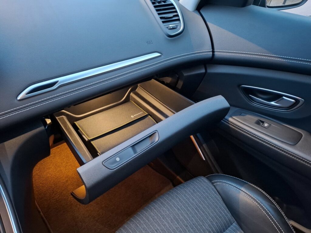 Renault Scenic Exposé-Bild 33