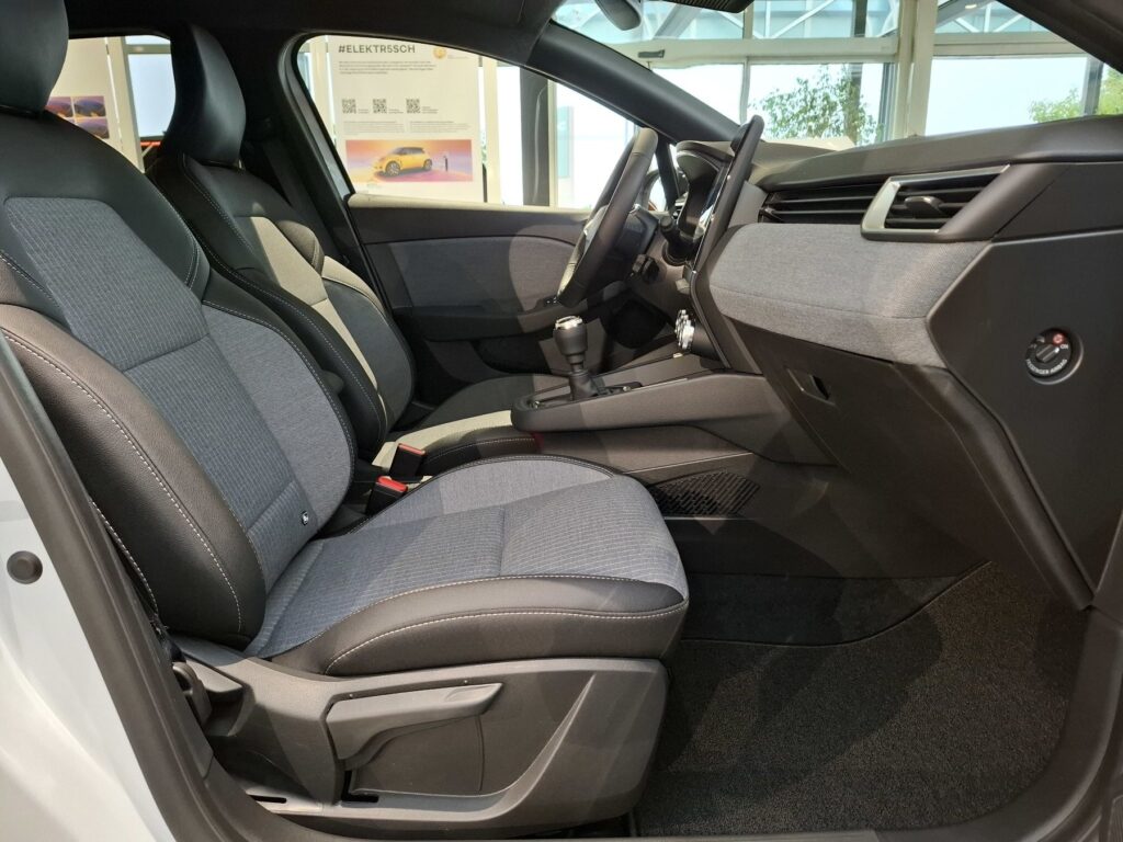 Renault Clio Exposé-Bild 13