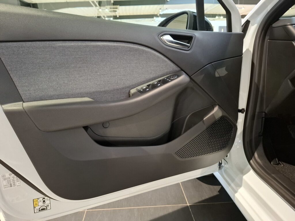 Renault Clio Exposé-Bild 30