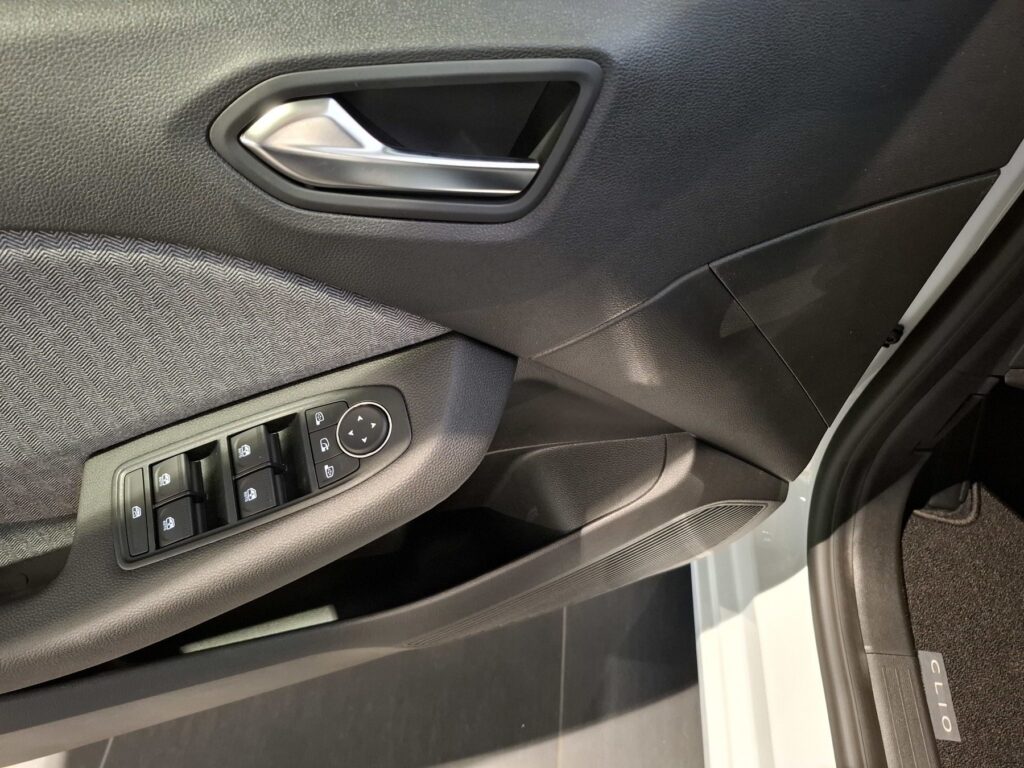 Renault Clio Exposé-Bild 31