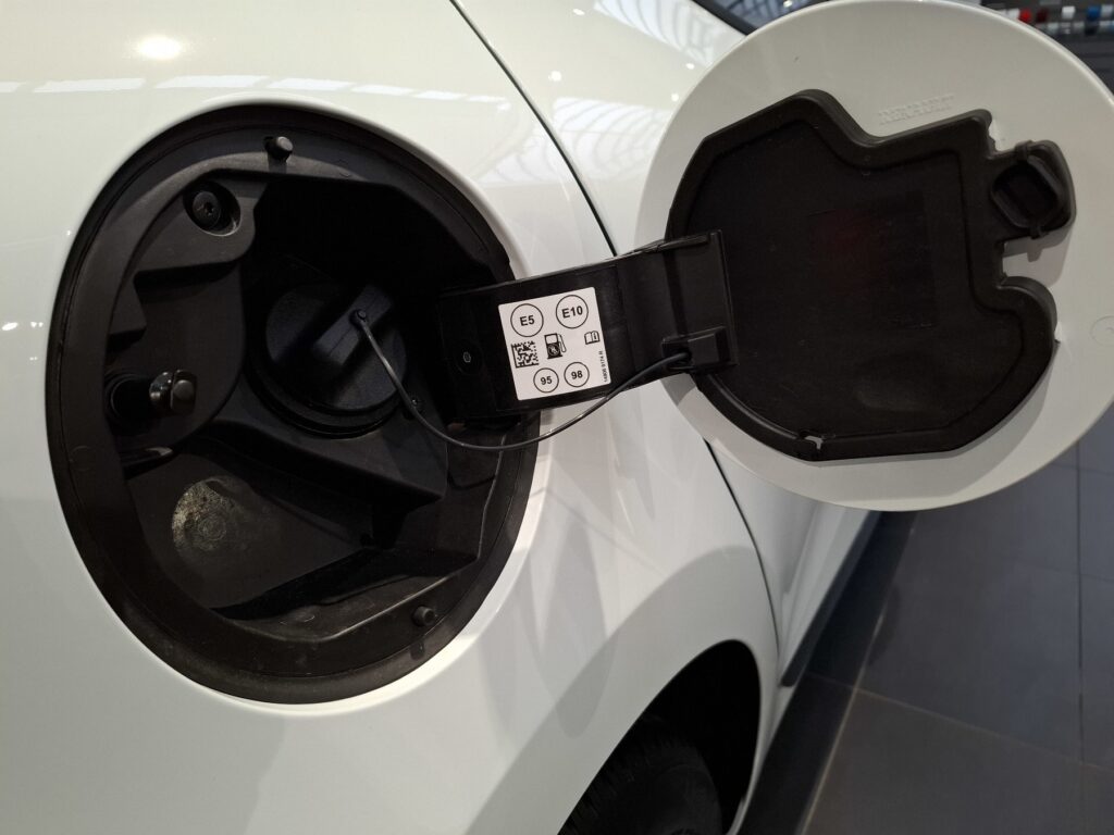 Renault Clio Exposé-Bild 35