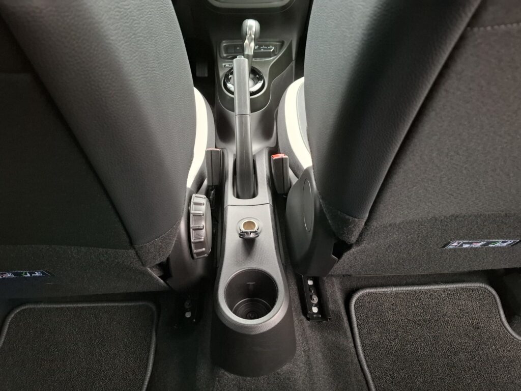 Renault Twingo Exposé-Bild 16