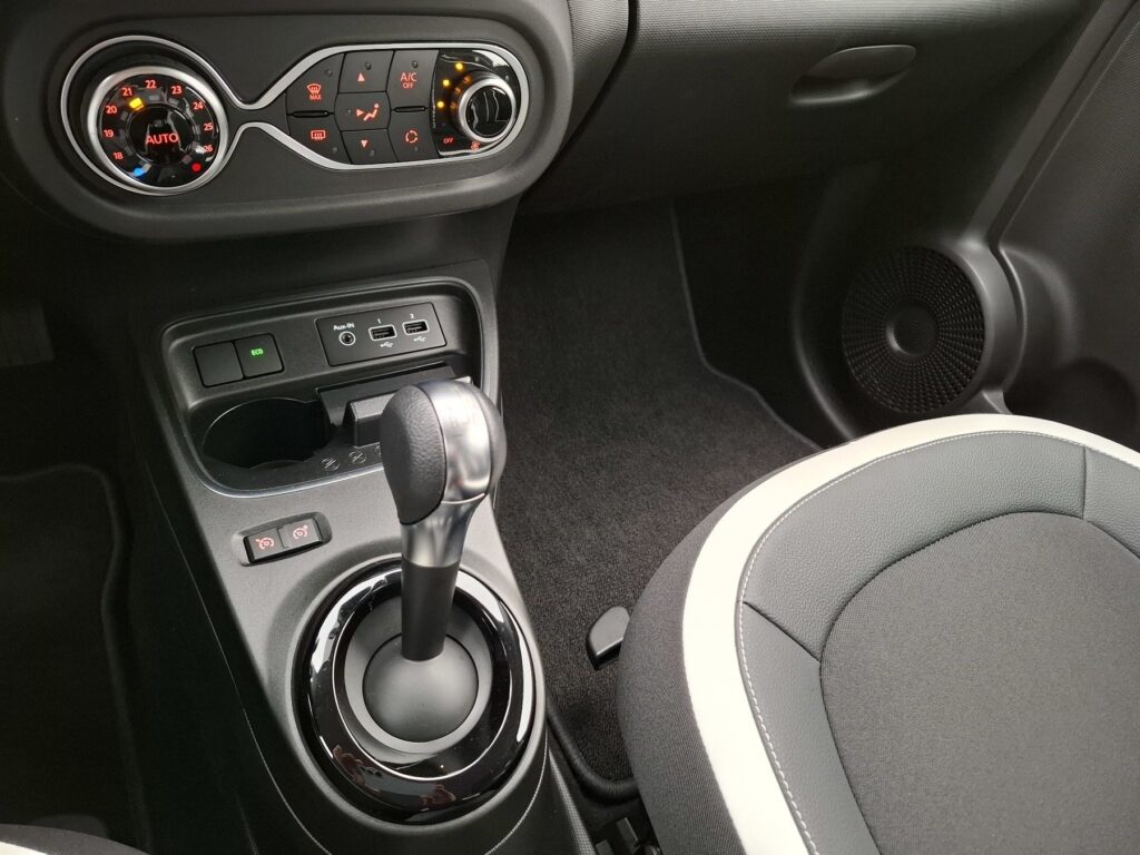 Renault Twingo Exposé-Bild 24