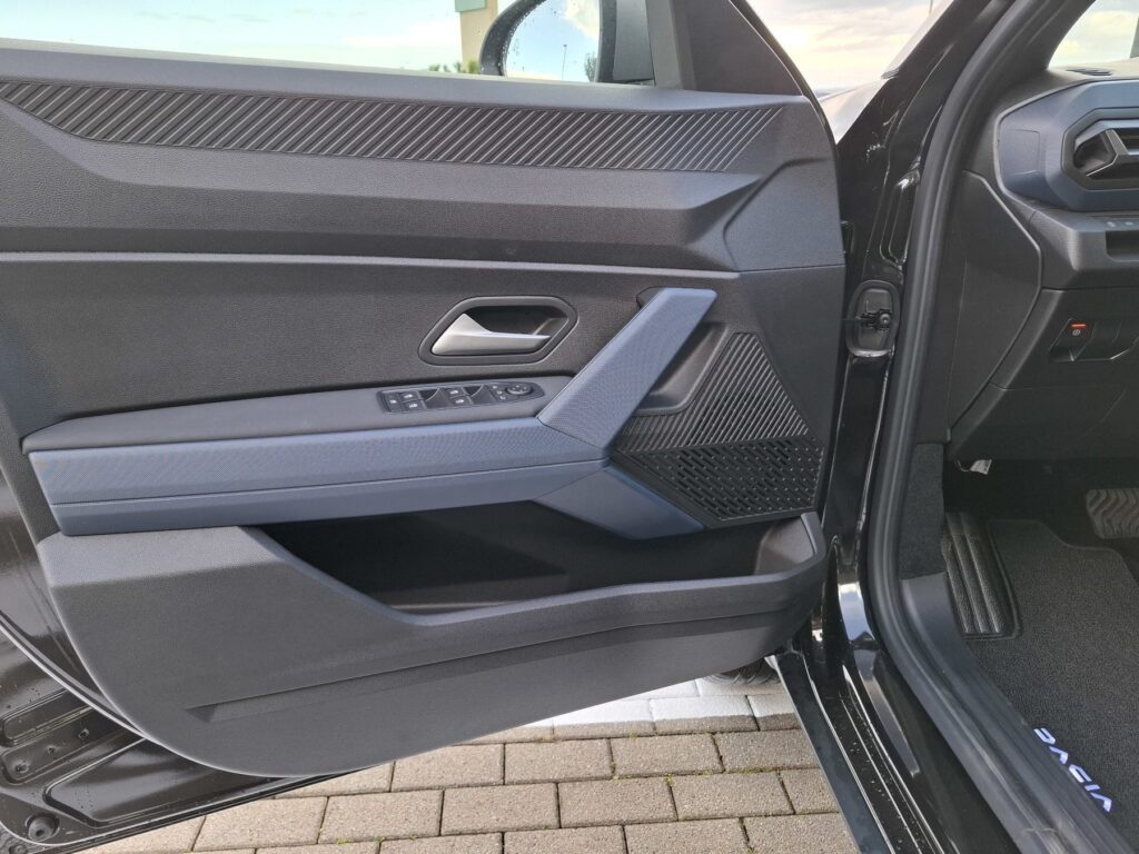 Dacia Bigster Exposé-Bild 33