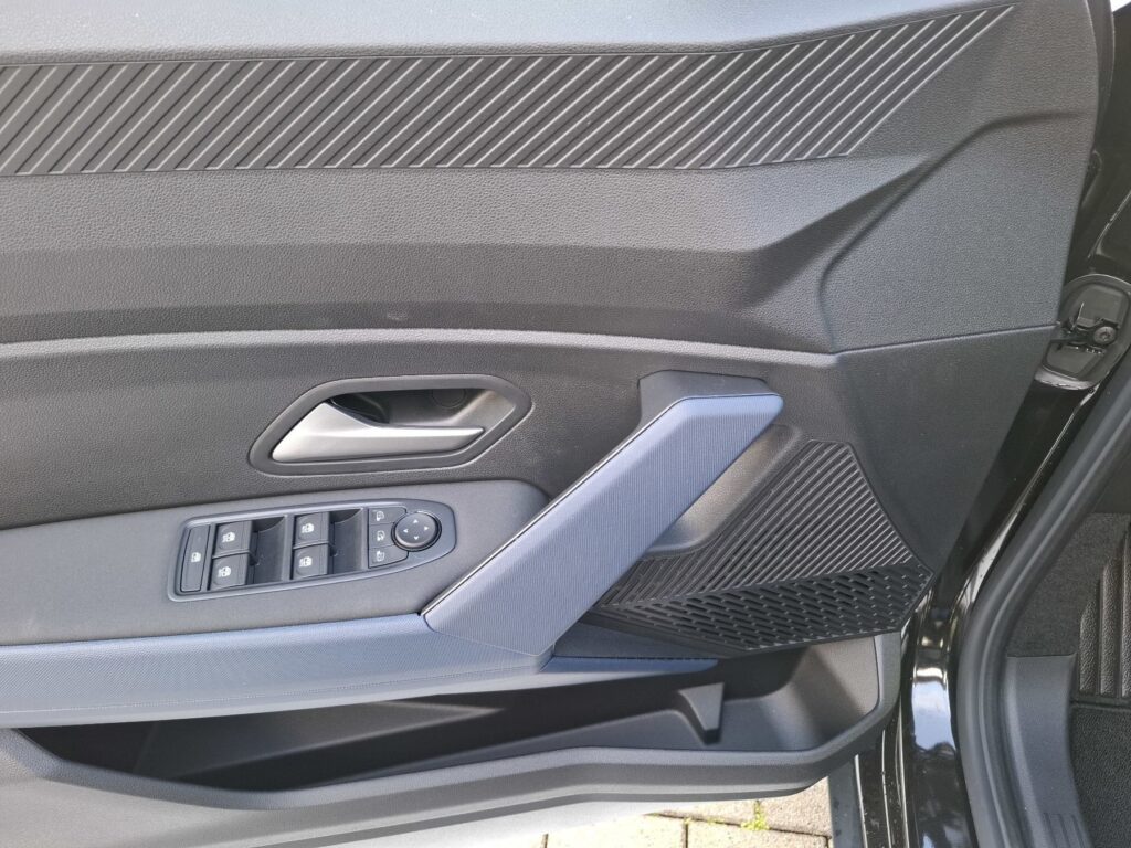 Dacia Bigster Exposé-Bild 34