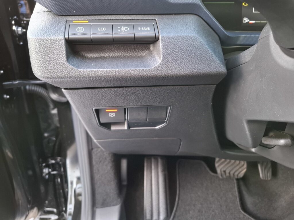 Dacia Bigster Exposé-Bild 35