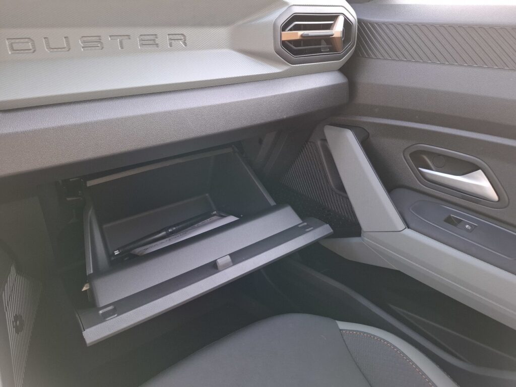 Dacia Duster Exposé-Bild 26