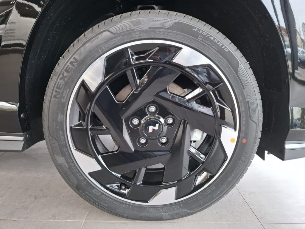 HYUNDAI KONA Elektro Exposé-Bild 39