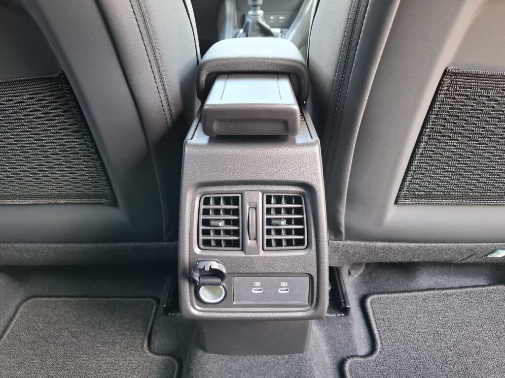 Renault Captur Exposé-Bild 17