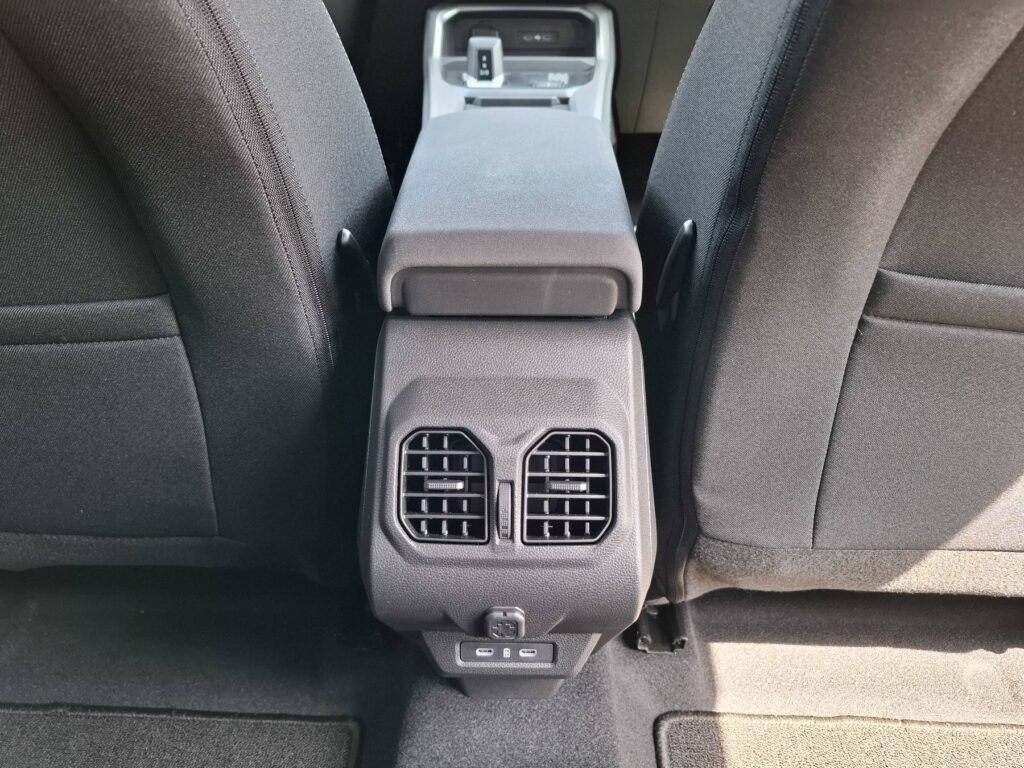 Dacia Bigster Exposé-Bild 17