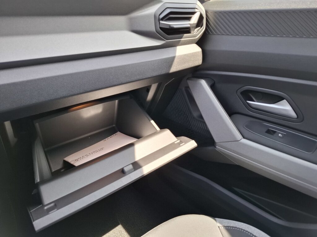 Dacia Bigster Exposé-Bild 29