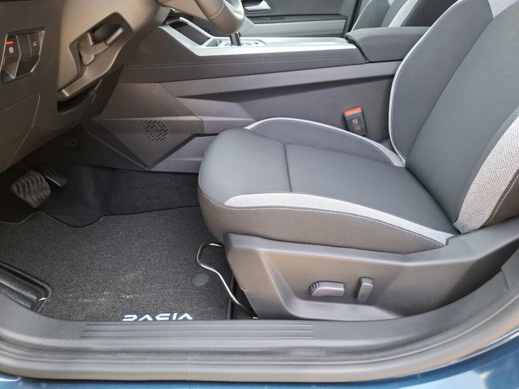 Dacia Bigster Exposé-Bild 32