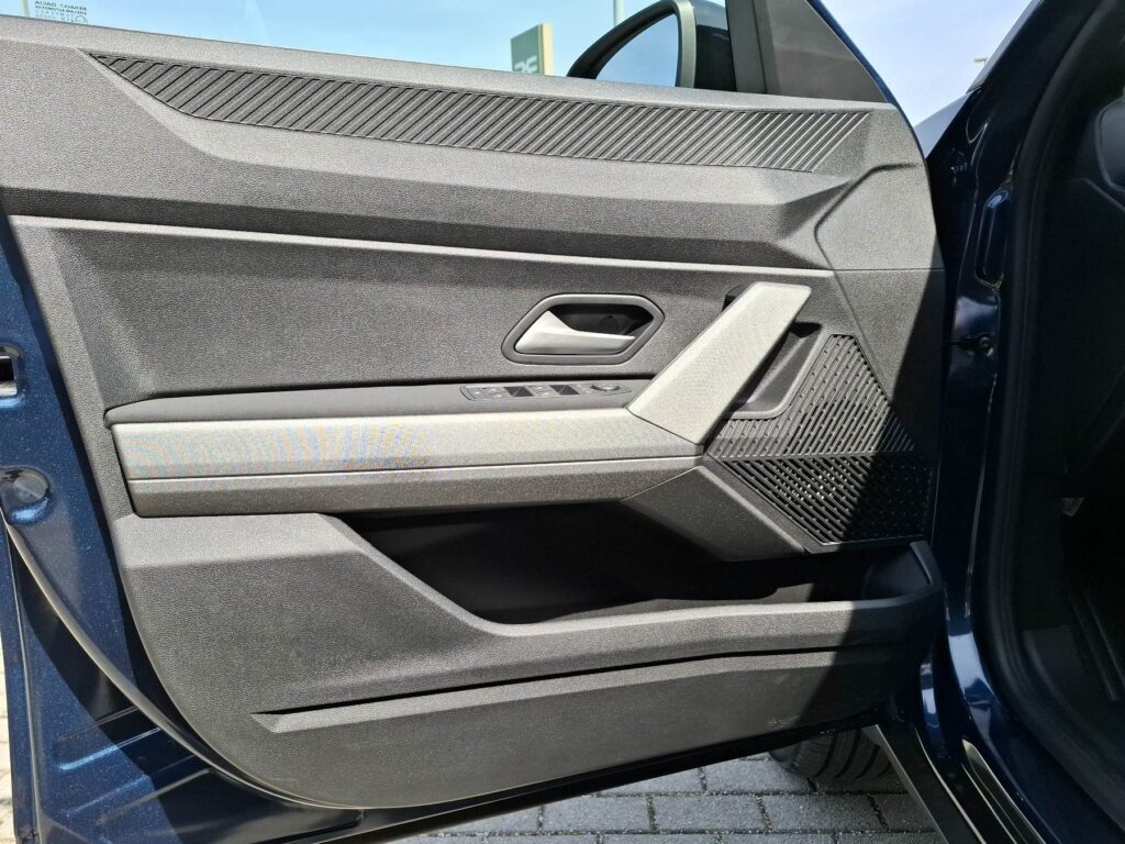 Dacia Bigster Exposé-Bild 33