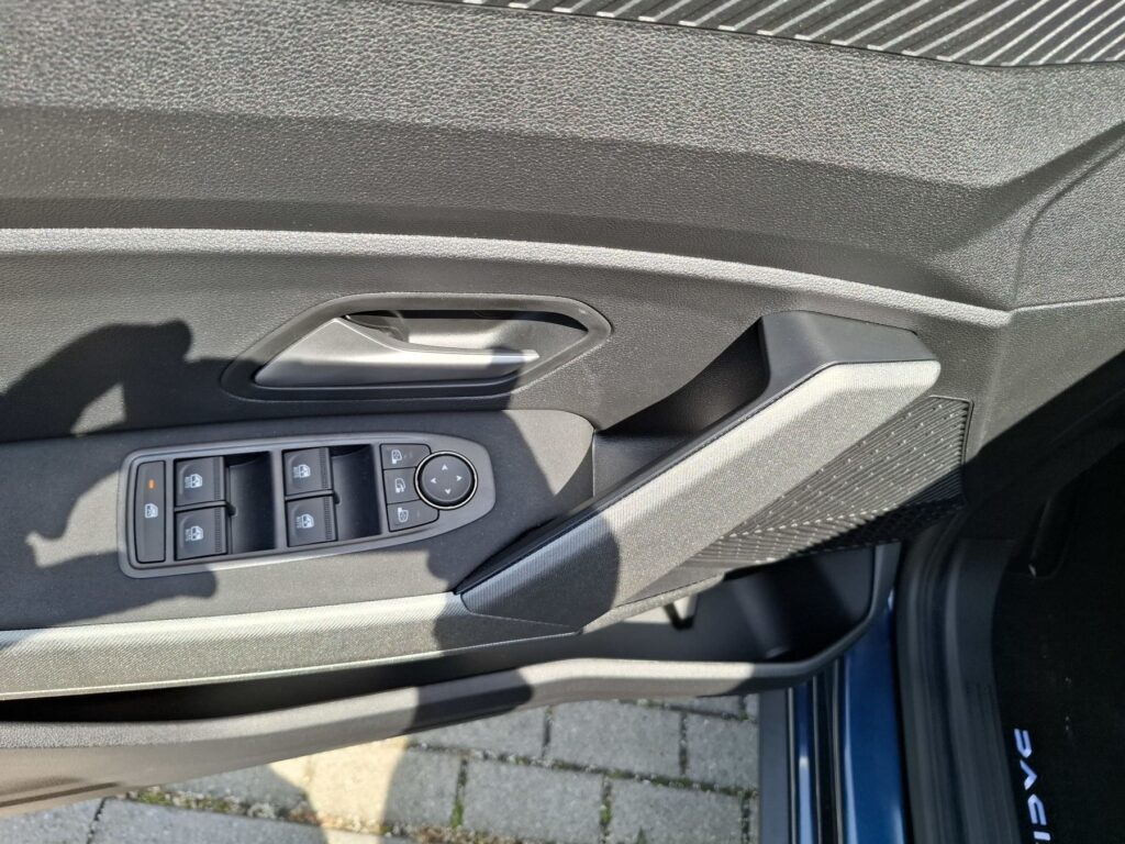 Dacia Bigster Exposé-Bild 34