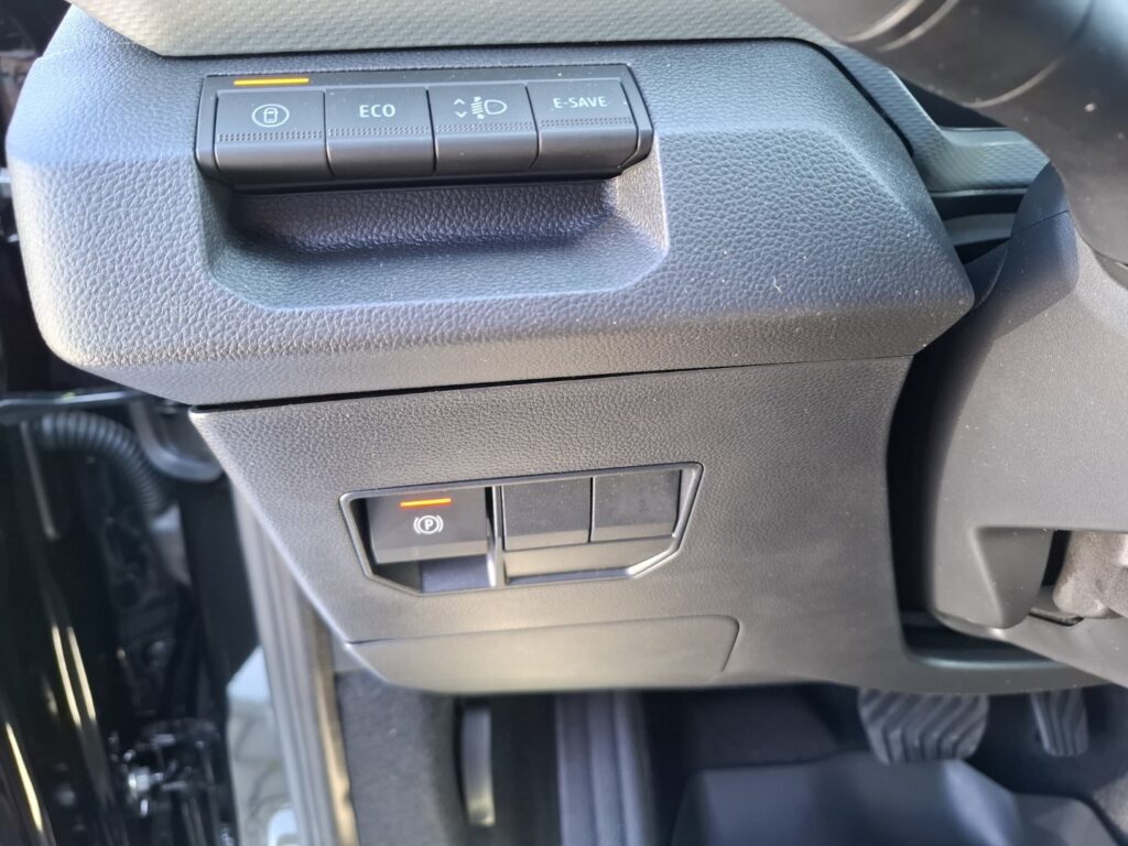 Dacia Duster Exposé-Bild 33